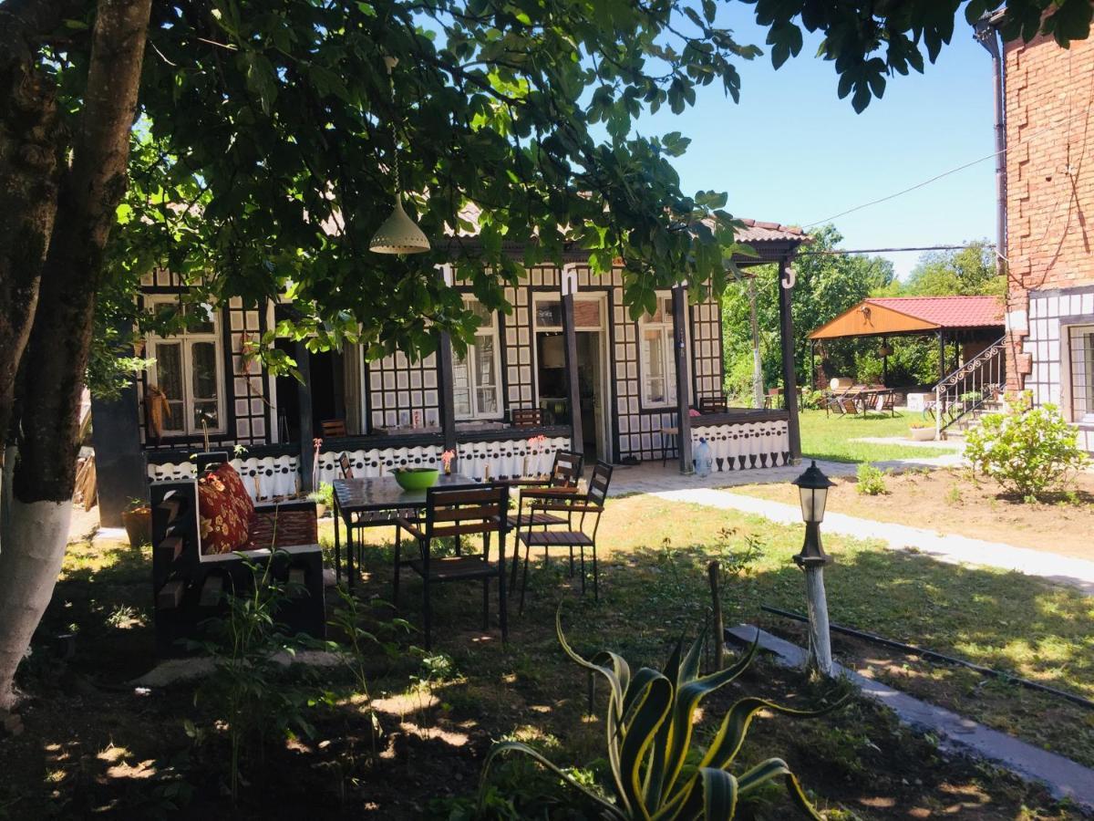 Lazuri Keria Family Guesthouse Khoni Exterior foto