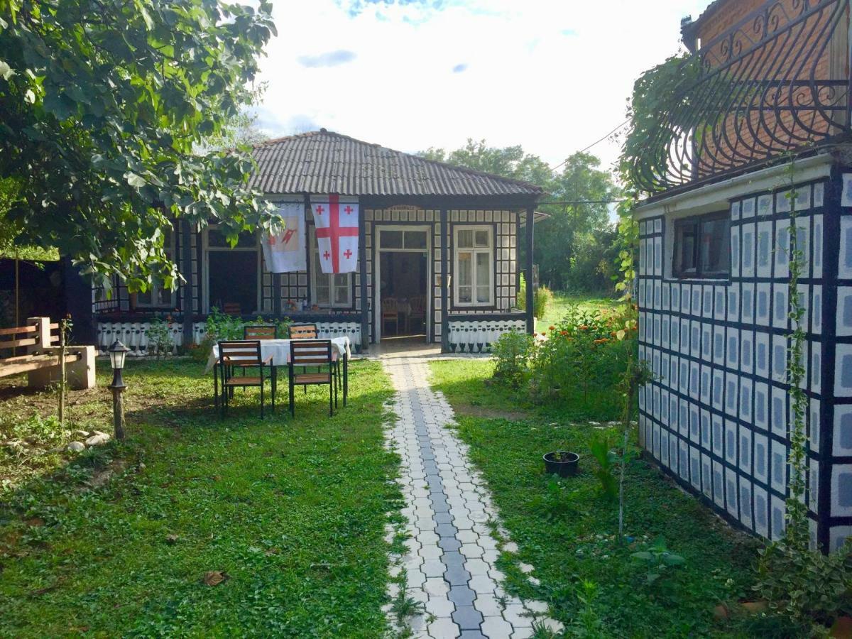 Lazuri Keria Family Guesthouse Khoni Exterior foto